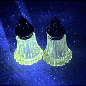 Vintage Salt & Pepper Shakers Leonard Crystal Japan UV Uranium-MCM-Silver Plate